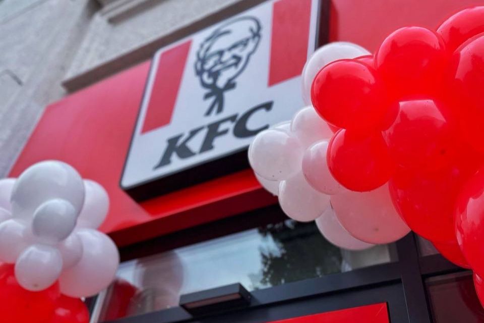 Тепер і в Хмельницькому: у центрі міста відкрили «KFC»