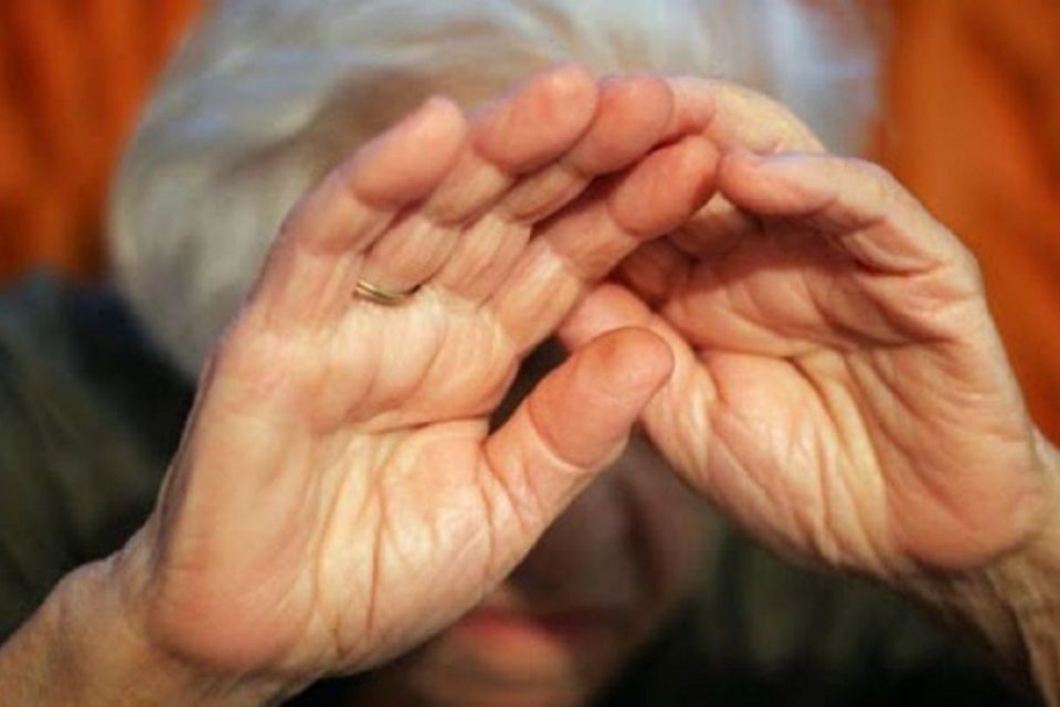 Мешканця Хмельниччини покарали за знущання над старенькою матір'ю