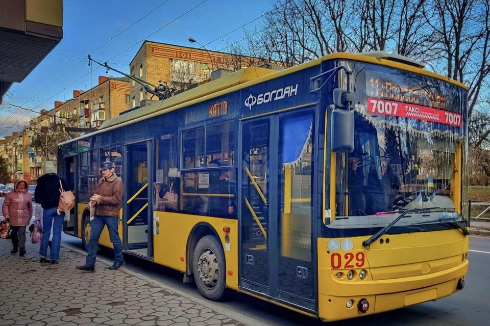 У Хмельницькому змінили рух тролейбусів за 5 маршрутами