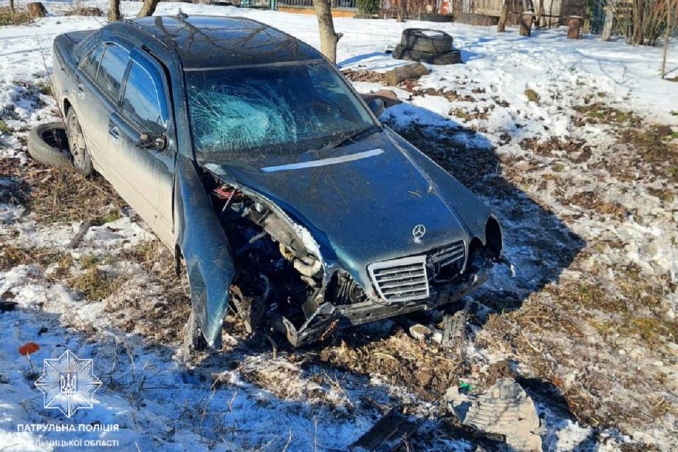 П’яний водій на Хмельниччині в’їхав в електроопору