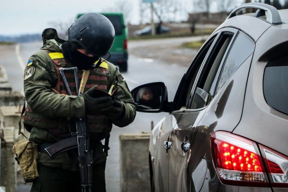 Військові можуть перевіряти документи цивільних на Хмельниччині: подробиці