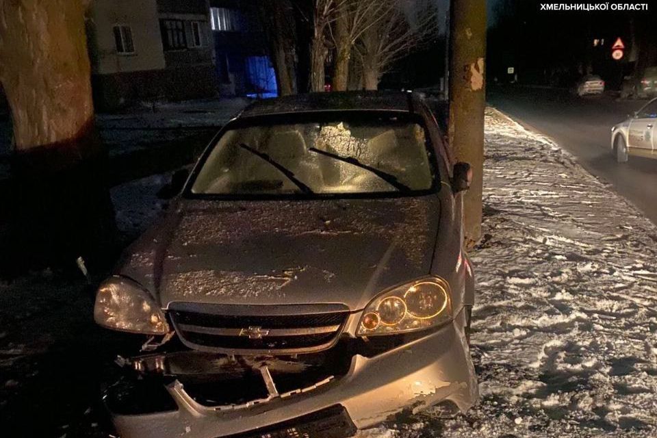 ДТП на Сковороди: п’яний наїхав на бордюр і розбив машину