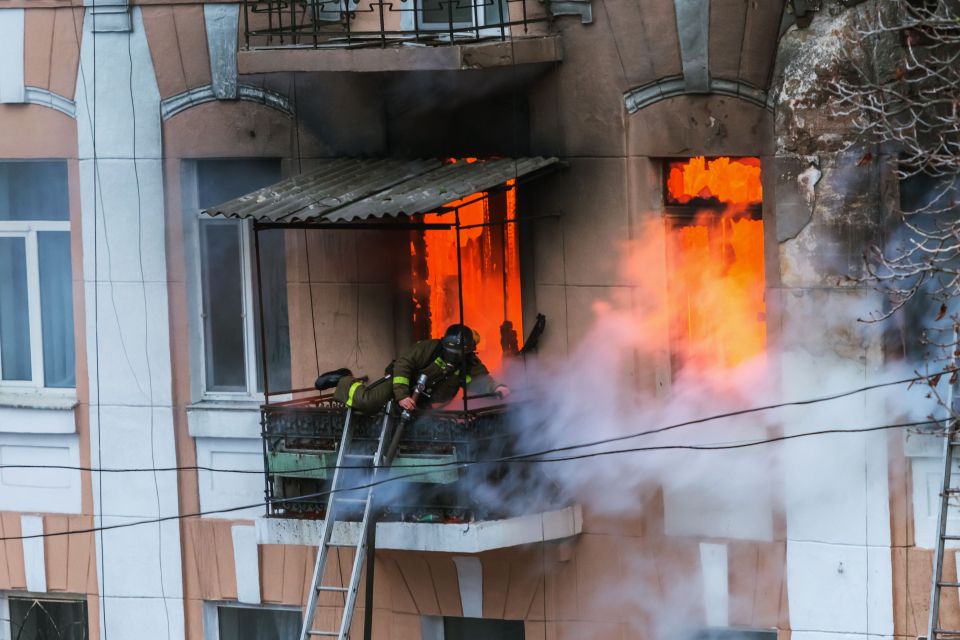 У Хмельницькому на Кам’янецькій загорілась квартира у житловому будинку