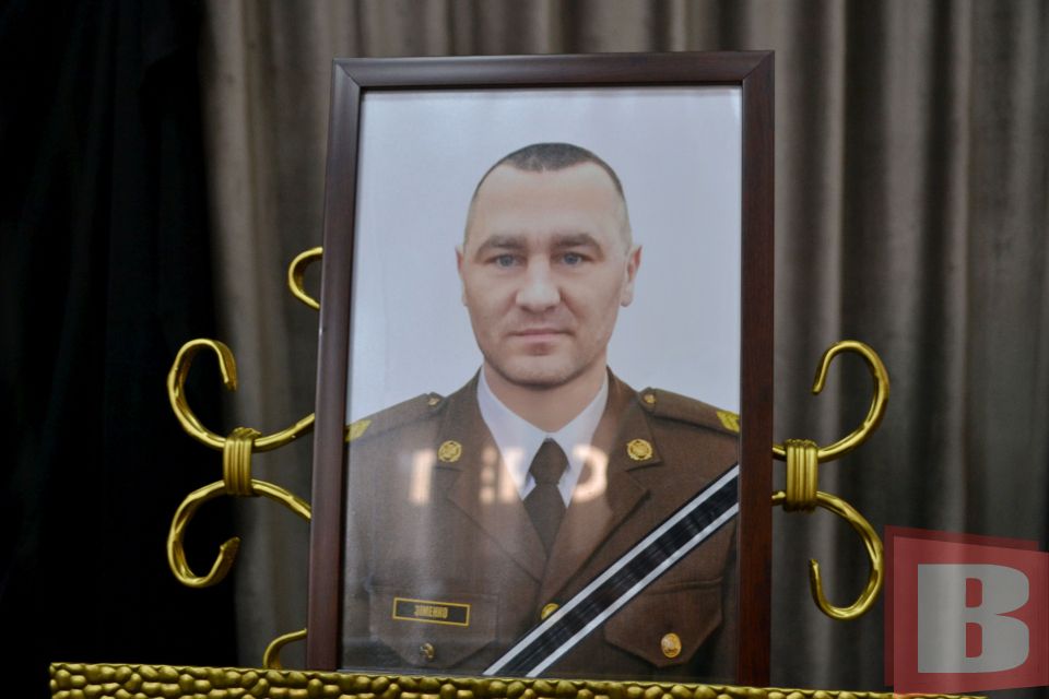 “Таких мало, як він”. Хмельничани попрощались із 33-річним воїном Максимом Зіменком
