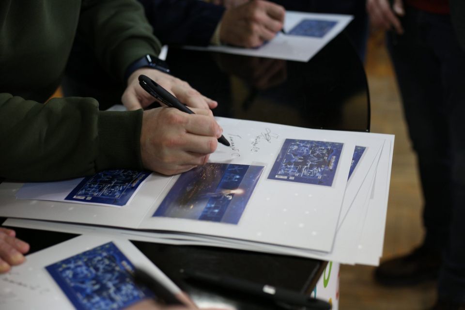 «Воїни світла. Воїни добра»: у Хмельницькому презентували марку, що сяє
