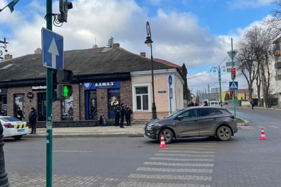 У Кам’янці на “зебрі” легковик збив жінку