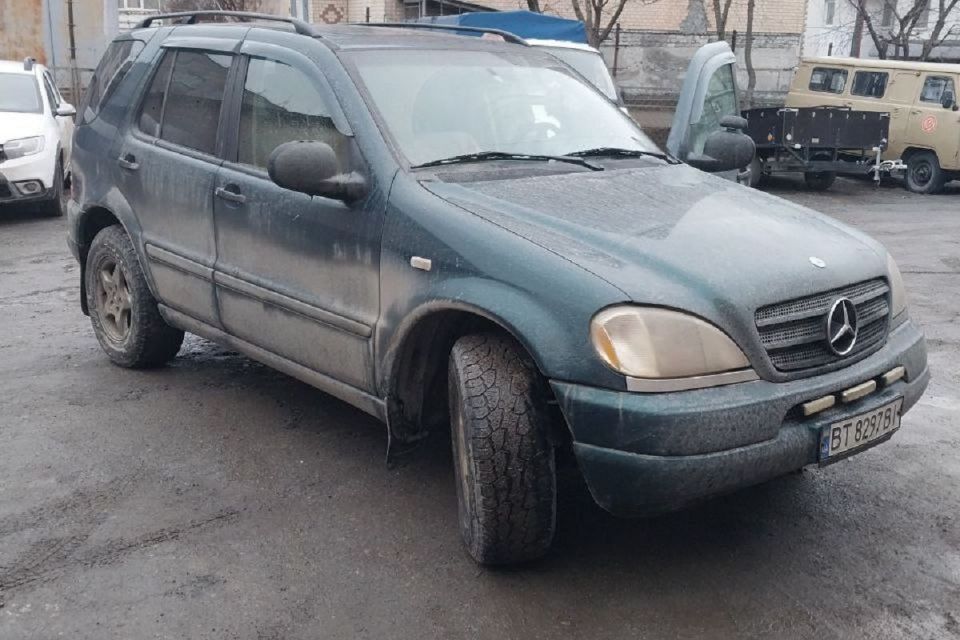 У Бахмут з Хмельниччини рушив черговий автомобіль