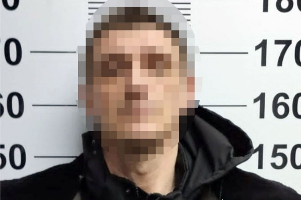 Катував дружину, щоб отримати зізнання у зраді: затримали жителя Старокостянтинова