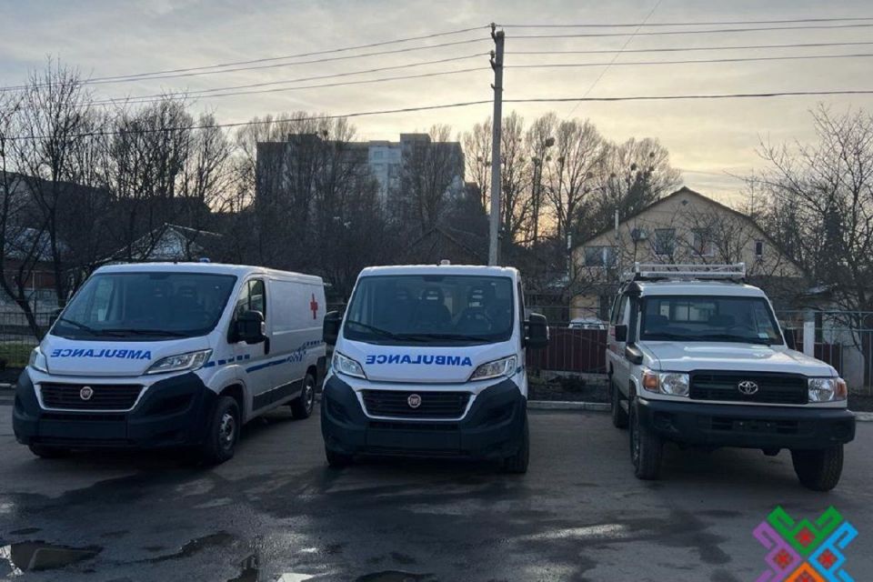 Три авто від ВООЗ: хмельницькі медики отримали благодійну допомогу