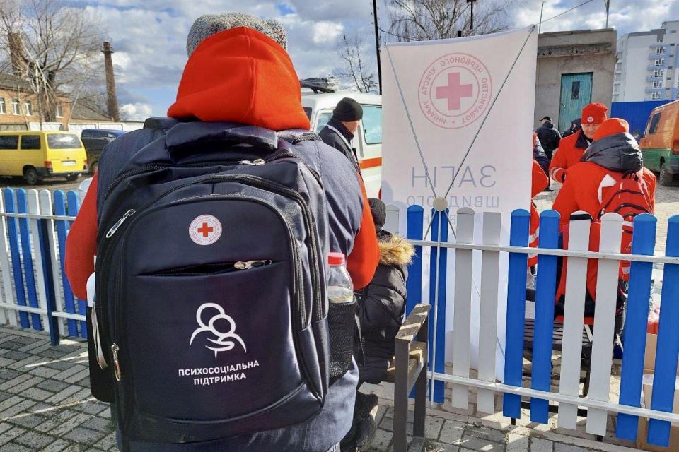Волонтери Червоного Хреста допомагали постраждалим від ракетного удару хмельничанам