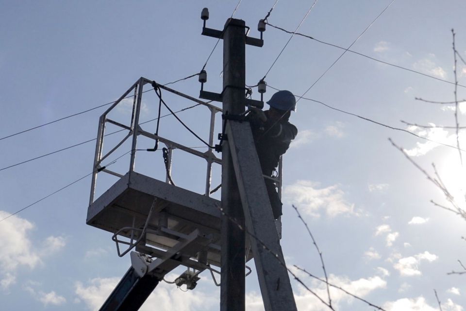 На Хмельниччині енергетики завершили аварійно-відновлювальні роботи: деталі
