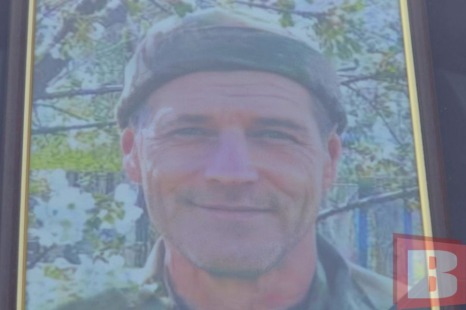 “Був з тих, хто просто робить свою справу”. Хмельничани попрощались з воїном Сергієм Бурмістровим