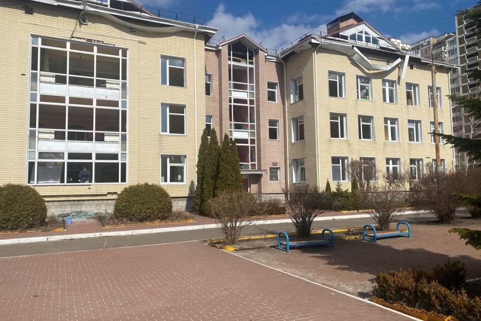 За рік війни від ракетних обстрілів на Хмельниччині постраждали 5 навчальних закладів