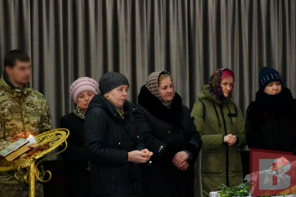 У Хмельницькому попрощались з воїном Віктором Здибелем