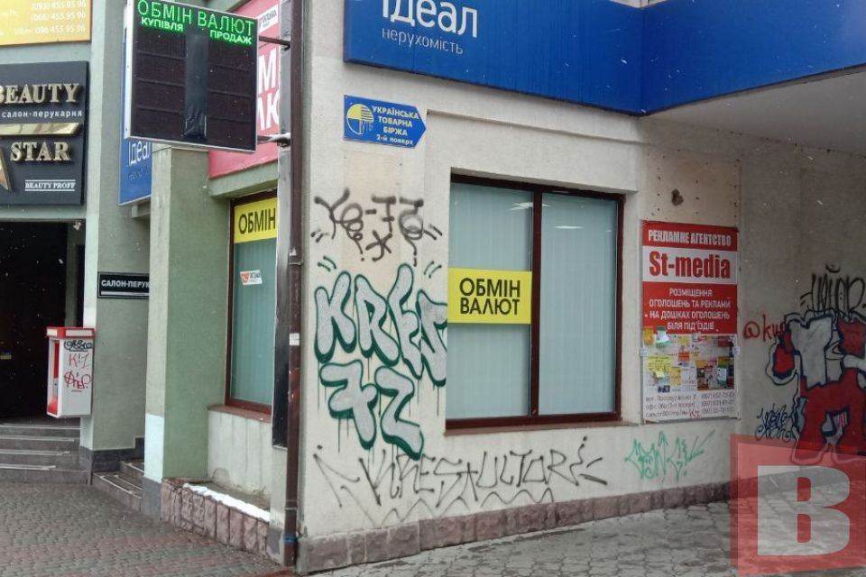 Центр Хмельницького очистять від реклами та вивісок. Що саме приберуть (ФОТО)