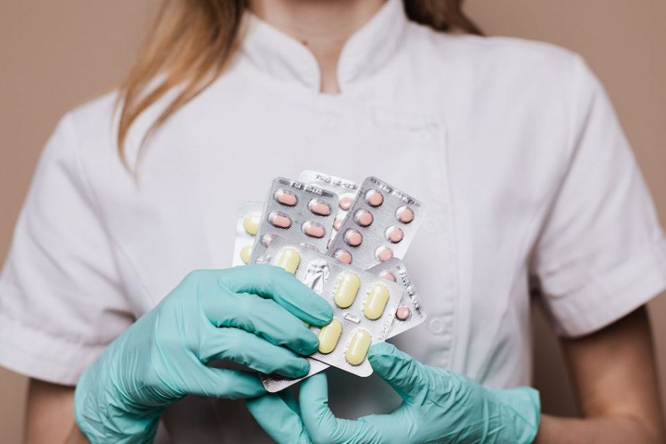 Переселенці в Польщі можуть отримати готівку для купівлі ліків: деталі