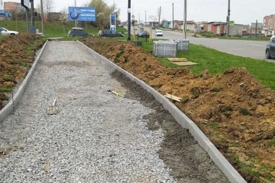 На Озерній роблять велопішохідну доріжку майже за 5 мільйонів: деталі