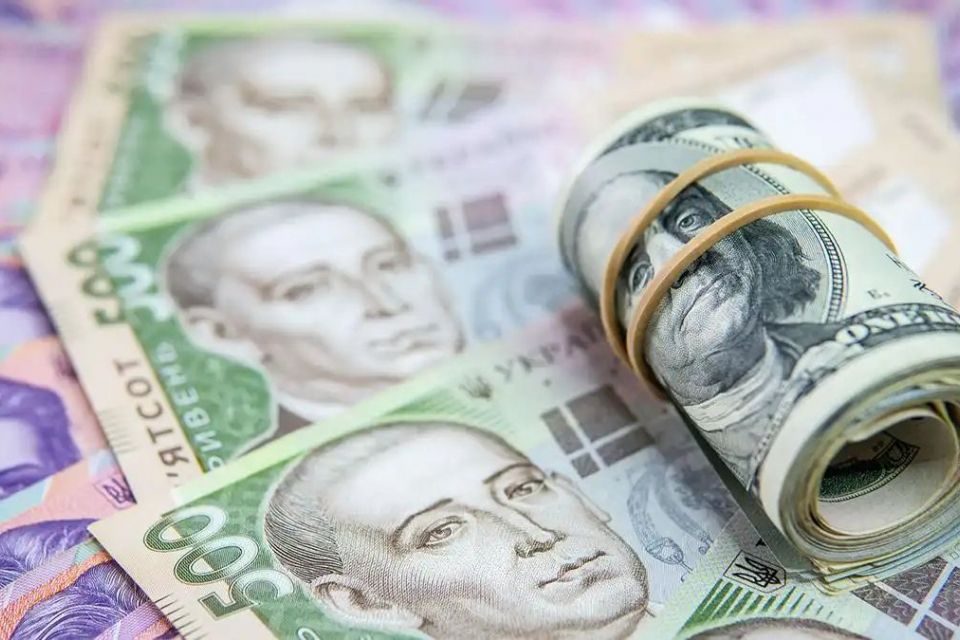 скільки 10000 злотих в доларах