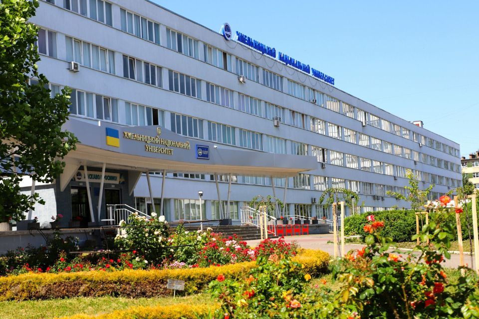 Президент Зеленський відзначив кращих освітян з Хмельниччини