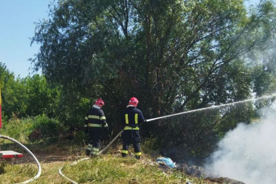 У Віньківцях ліквідували пожежу на відкритій території