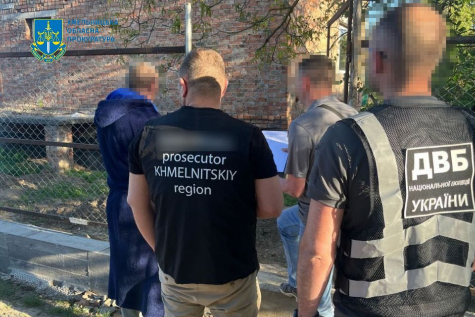 На Хмельниччині патрульного затримали за хабарництво та підробку службових даних