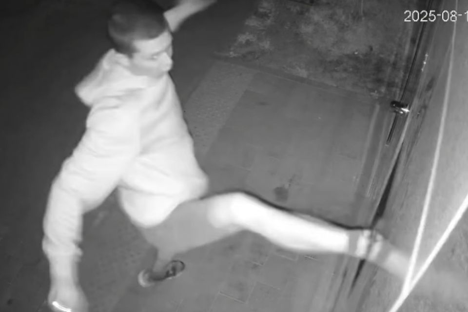 В центрі Хмельницького пошкодили платний туалет (ВІДЕО)