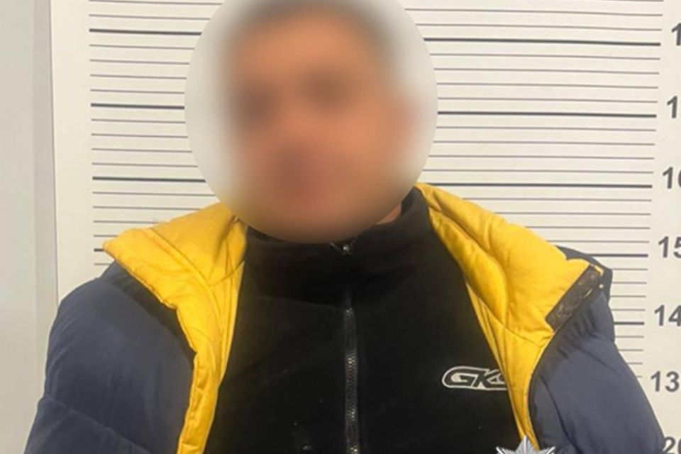 На Зарічанській у жінки вкрали телефон