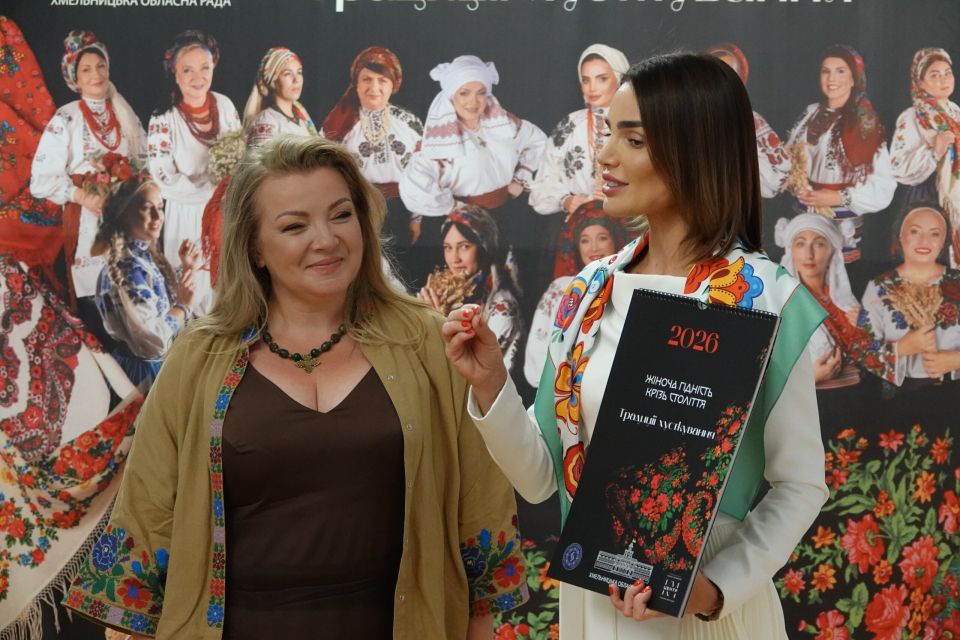 У Хмельницькому презентували фотопроєкт про традиційні подільські хустки