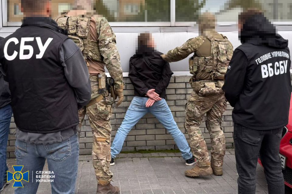 Затримали хмельничанина, який коригував ракетний удар й знімав наслідки обстрілів