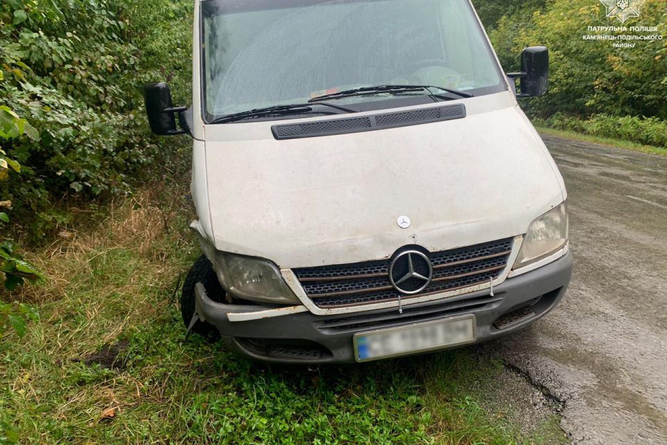 П’яне ДТП на Кам’янеччині: від зіткнення авто вилетіло в кювет