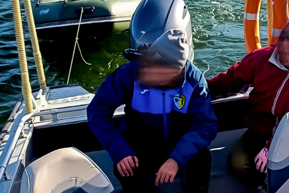 Віднесло на середину річки: на Дністрі рятували людей