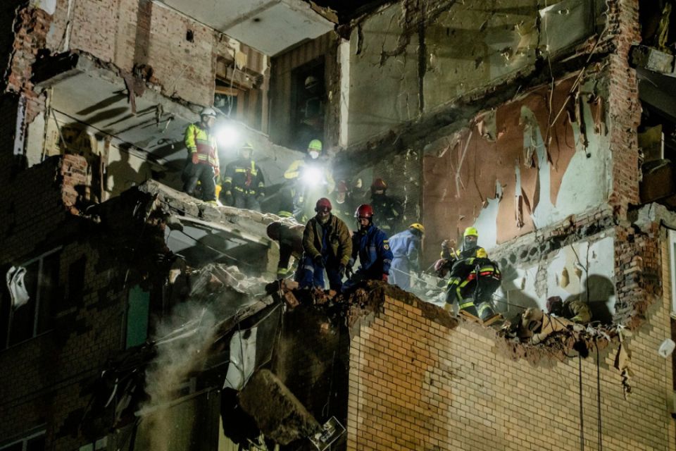 Двоє загиблих і зруйноване житло. Як  розбирали завали на Тернопільській (ВІДЕО)