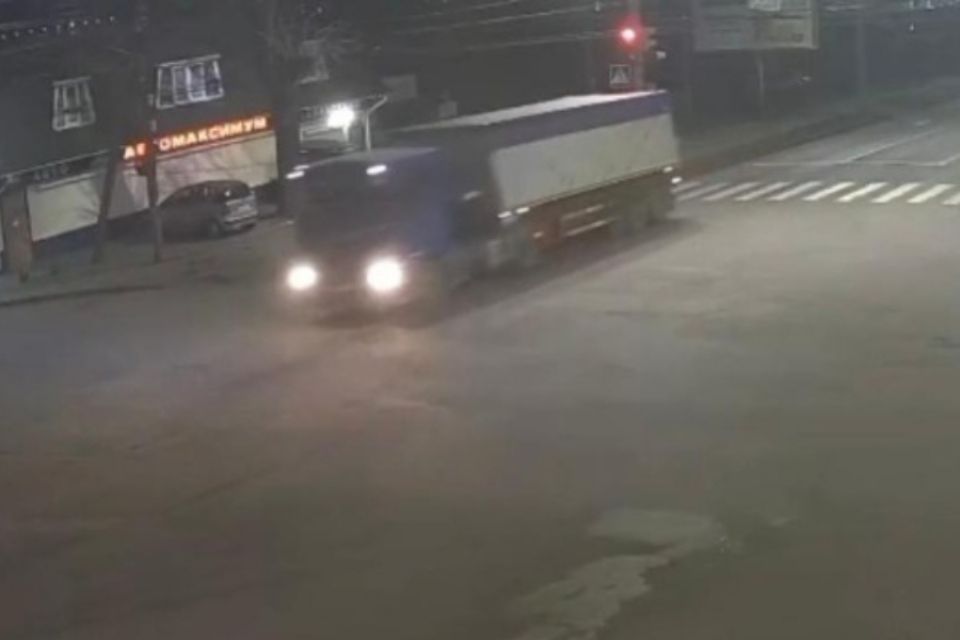 Водій фури з Хмельниччини збив чоловіка і проїхав кілометр із тілом