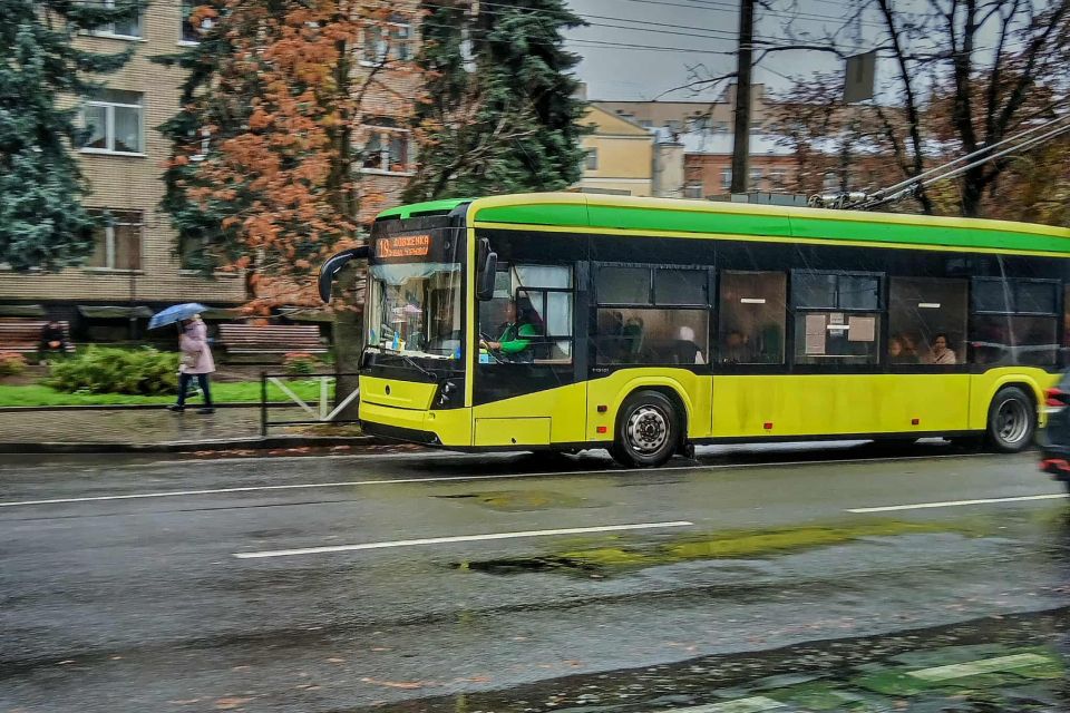Зупинка тролейбусів: які вулиці Хмельницького знеструмлені