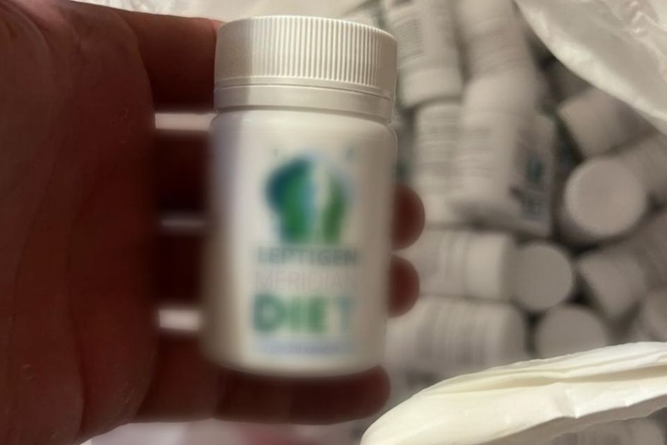 «Таблетки для схуднення» виявились психотропами: у Хмельницькому викрили організаторку мережі