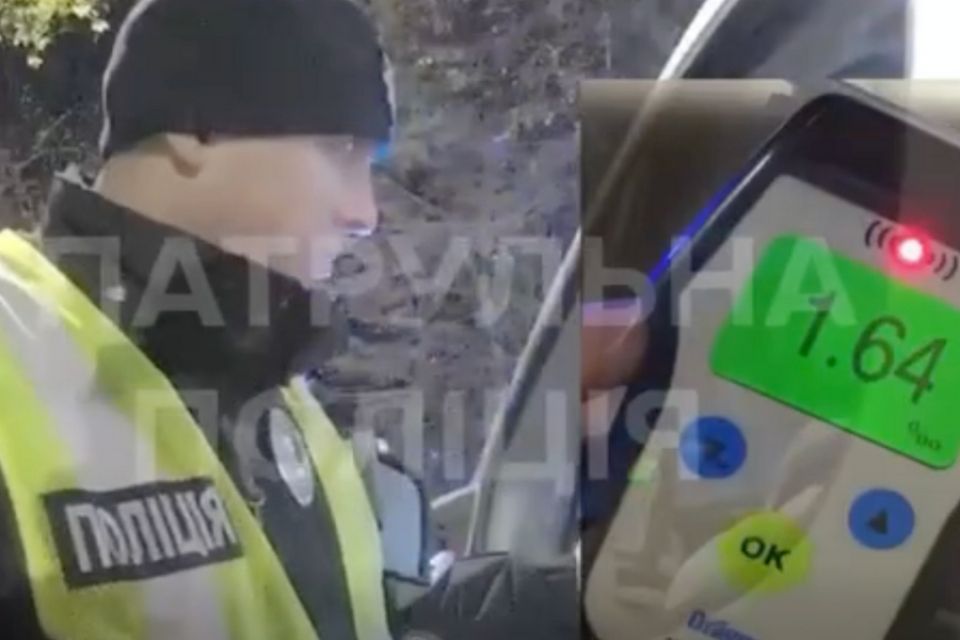 Під час комендантської години на Героїв Маріуполя зупинили п’яного водія