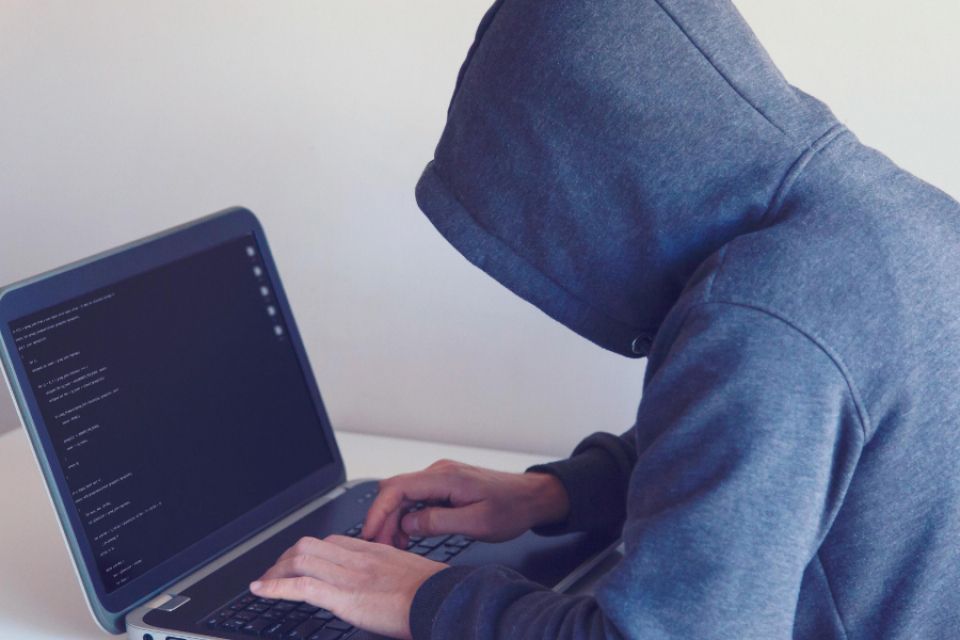 Жителька Нетішина втратила понад 28 тисяч, інвестуючи у крипту