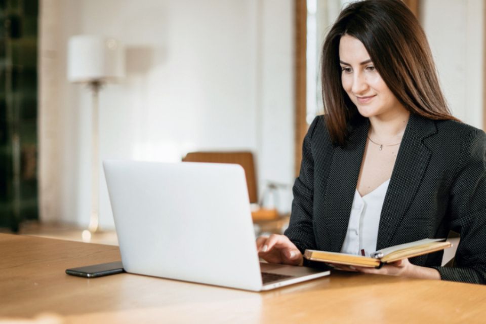 До 100 000 гривень: підбірка вакансій у Хмельницькому, де обіцяють найвищу зарплату