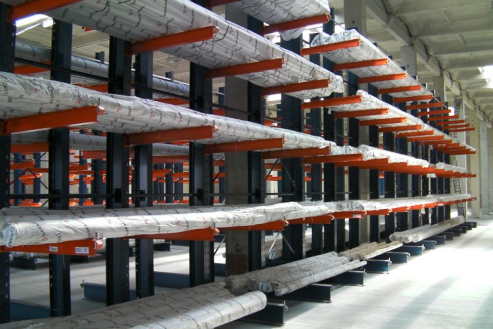 Які переваги замовлення металевих стелажів від виробника? (новини компаній)