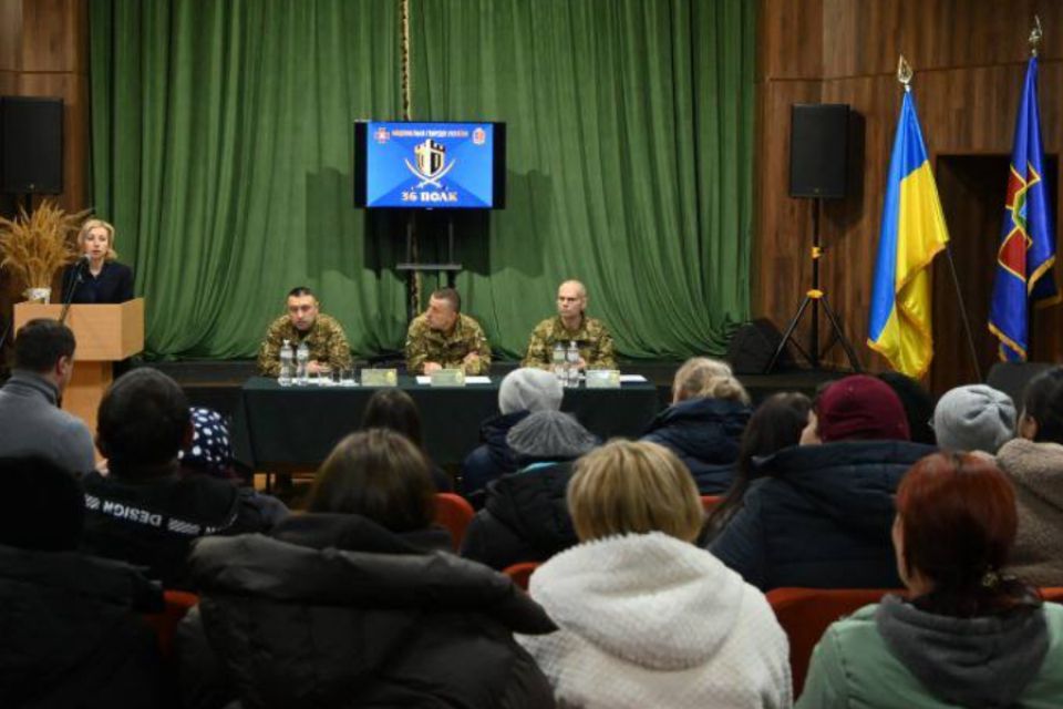 Гвардійці Хмельницького зустрілися з родинами зниклих безвісти військових: про що говорили