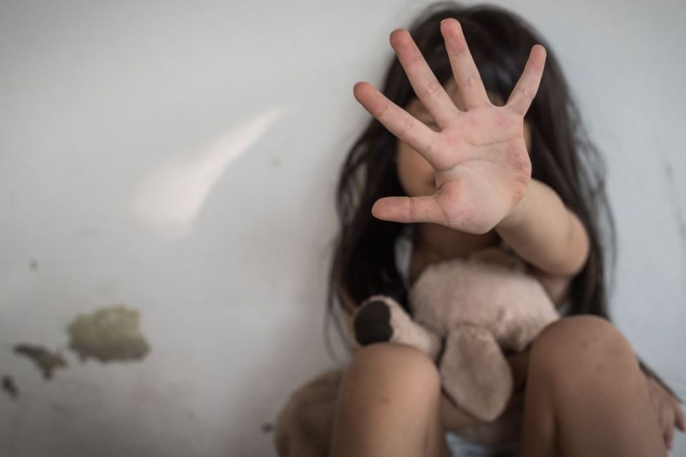 Довічне отримав чоловік з Хмельниччини за зґвалтування дитини