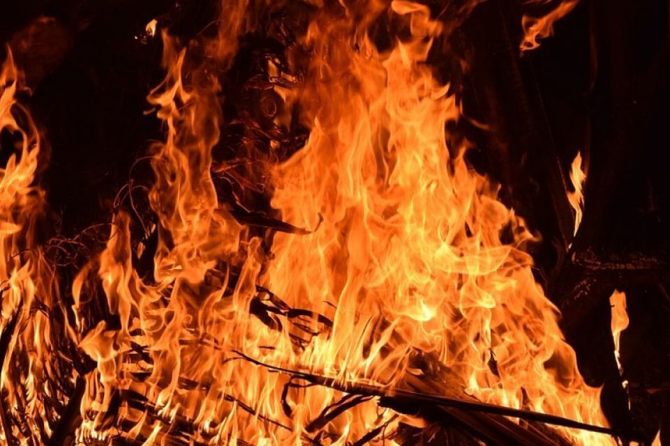 Пожежа на Хмельниччині: одна жінка загинула, ще одна – в лікарні