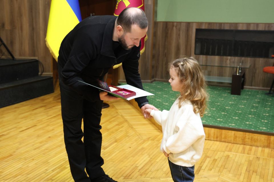 Посмертно і особисто: воїнів з Хмельниччини відзначили високими нагородами (ІМЕНА, ФОТО)