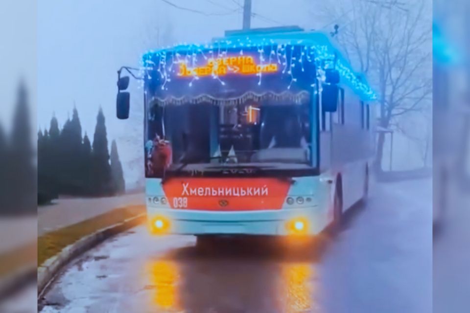 У Хмельницькому запустили святковий тролейбус (ВІДЕО)