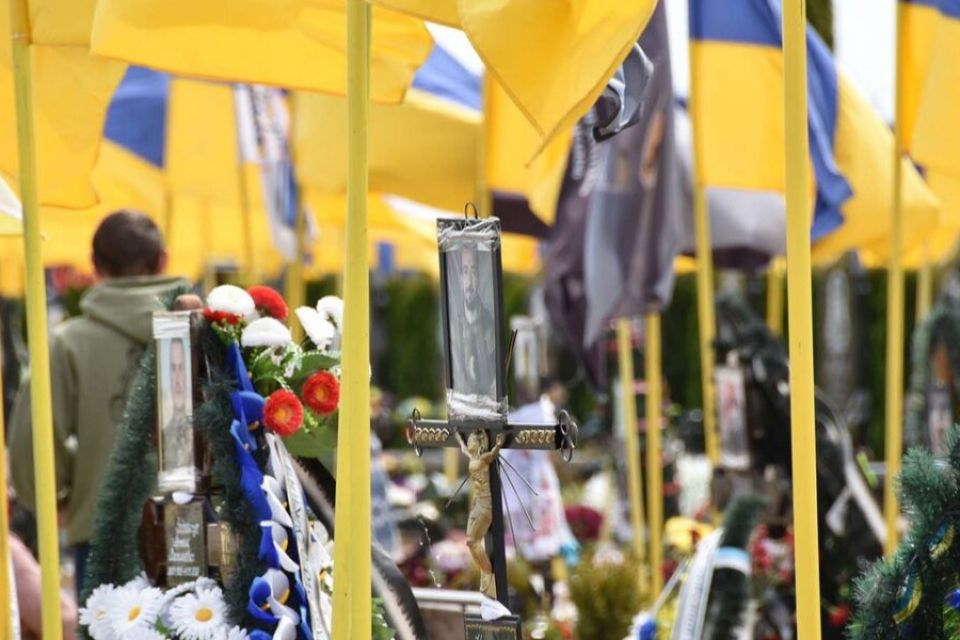 У Хмельницькому попрощаються із сержантом ДПСУ Русланом Полозюком