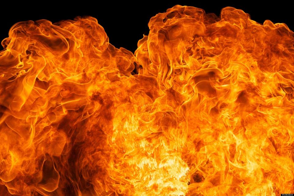 Пожежа в багатоповерхівці у Хмельницькому: врятували жінку та дітей (ВІДЕО)