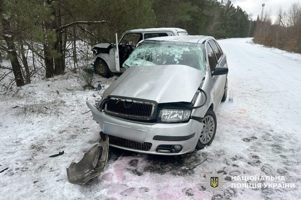 Виїхала на зустрічну: на Хмельниччині у ДТП травмувалися двоє водіїв