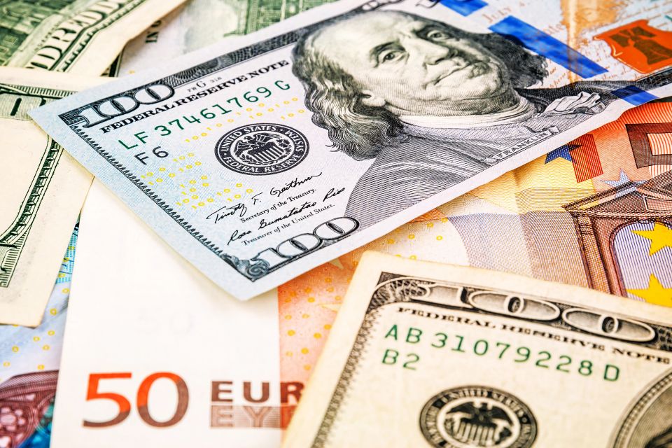 Курс валют у Хмельницькому на сьогодні, 7 січня (ОНОВЛЮЄТЬСЯ)