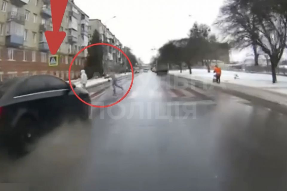 У Хмельницькому водійка ледь не збила пішоходів: її оштрафували (ВІДЕО)
