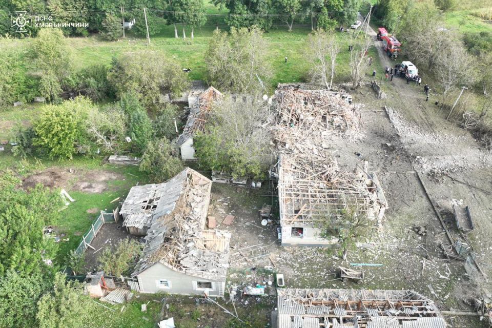 411 родин із Хмельниччини отримали кошти на відновлення житла після обстрілів